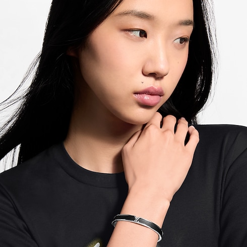 Vòng Tay LV Initiales . in Đồ Nữ's Trang sức thời trang Vòng tay collections by Louis Vuitton (Thu phóng sản phẩm)