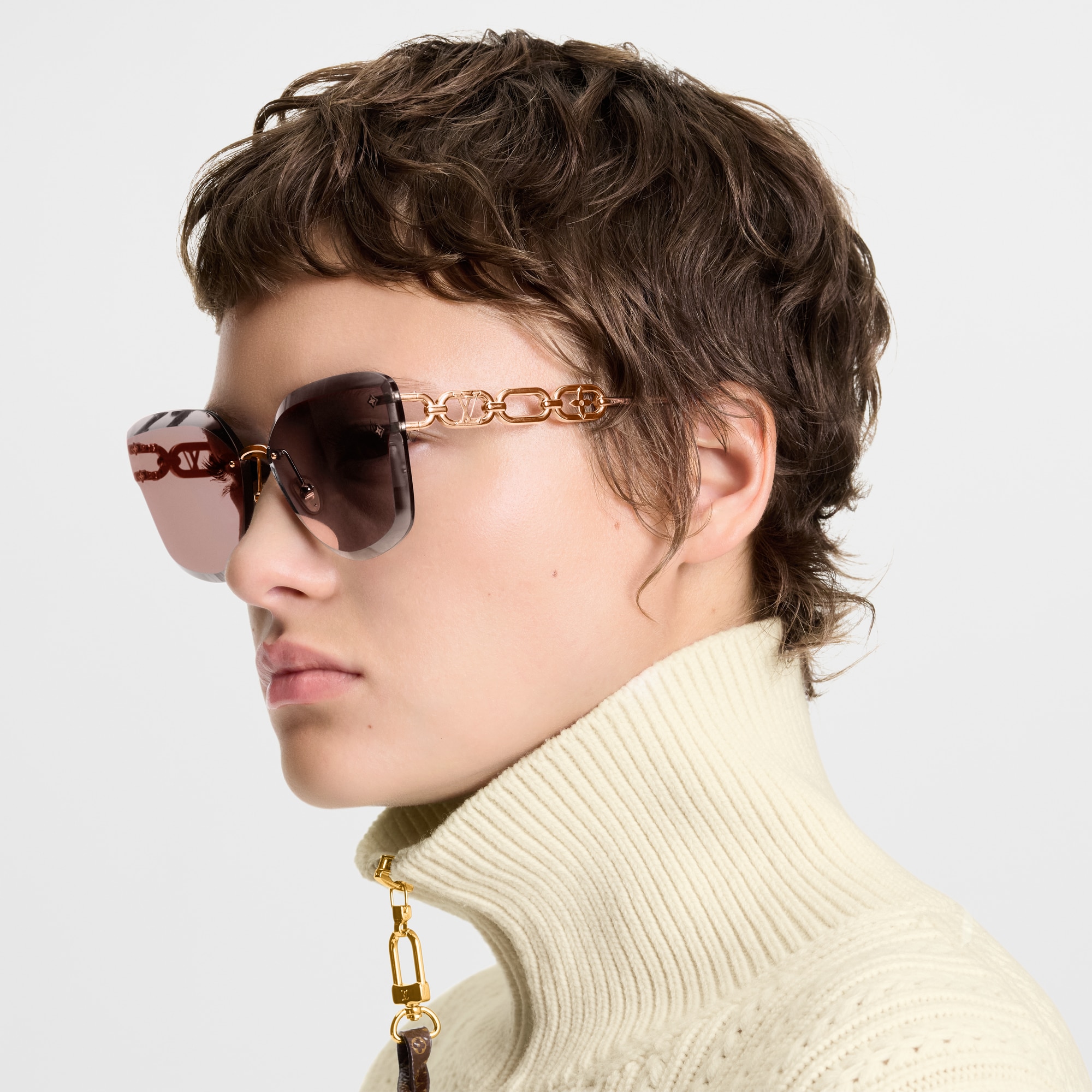LV Jewel Cat Eye Sunglasses . in Đồ Nữ