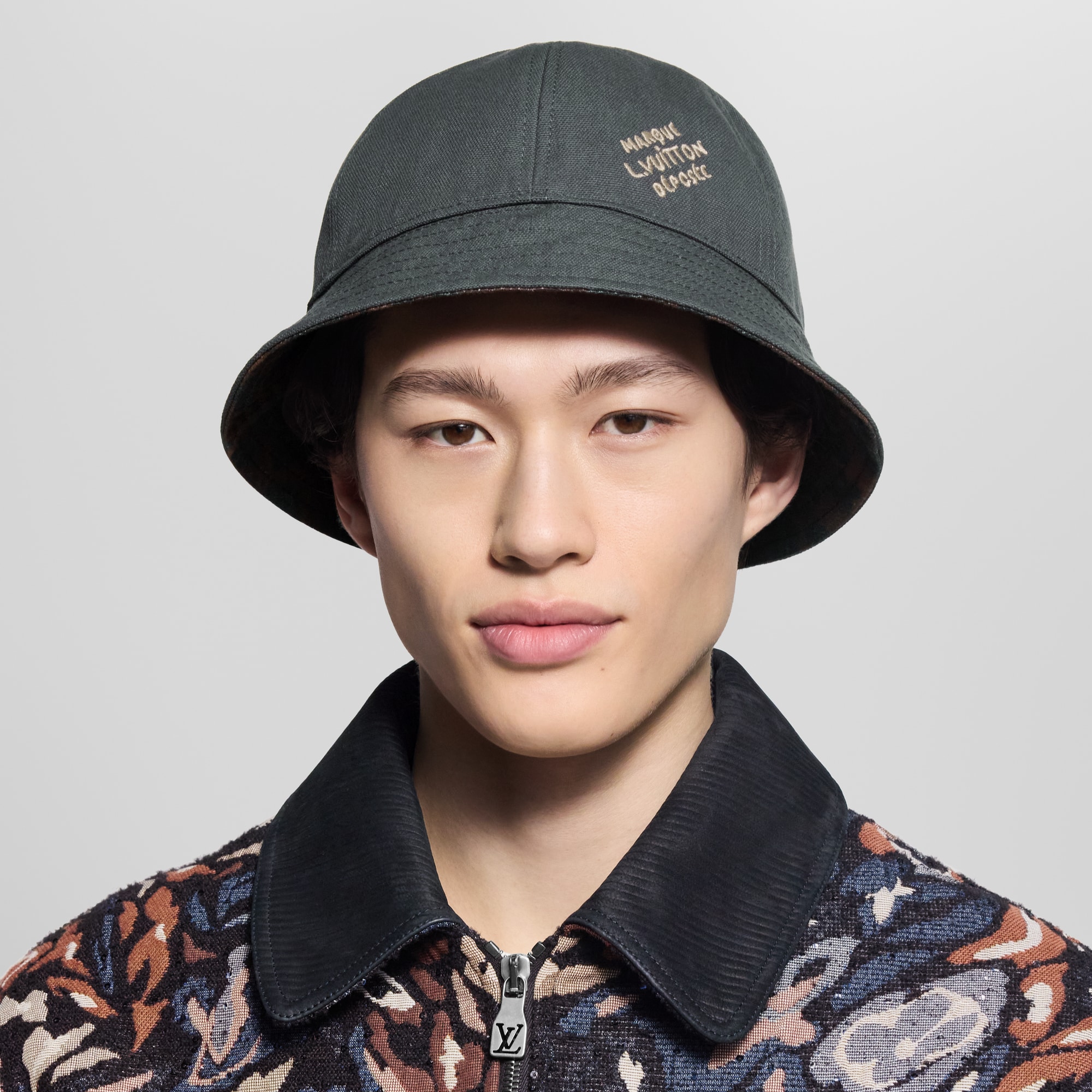 Mũ Hai Mặt LV Leo Bucket . in Đồ Nam
