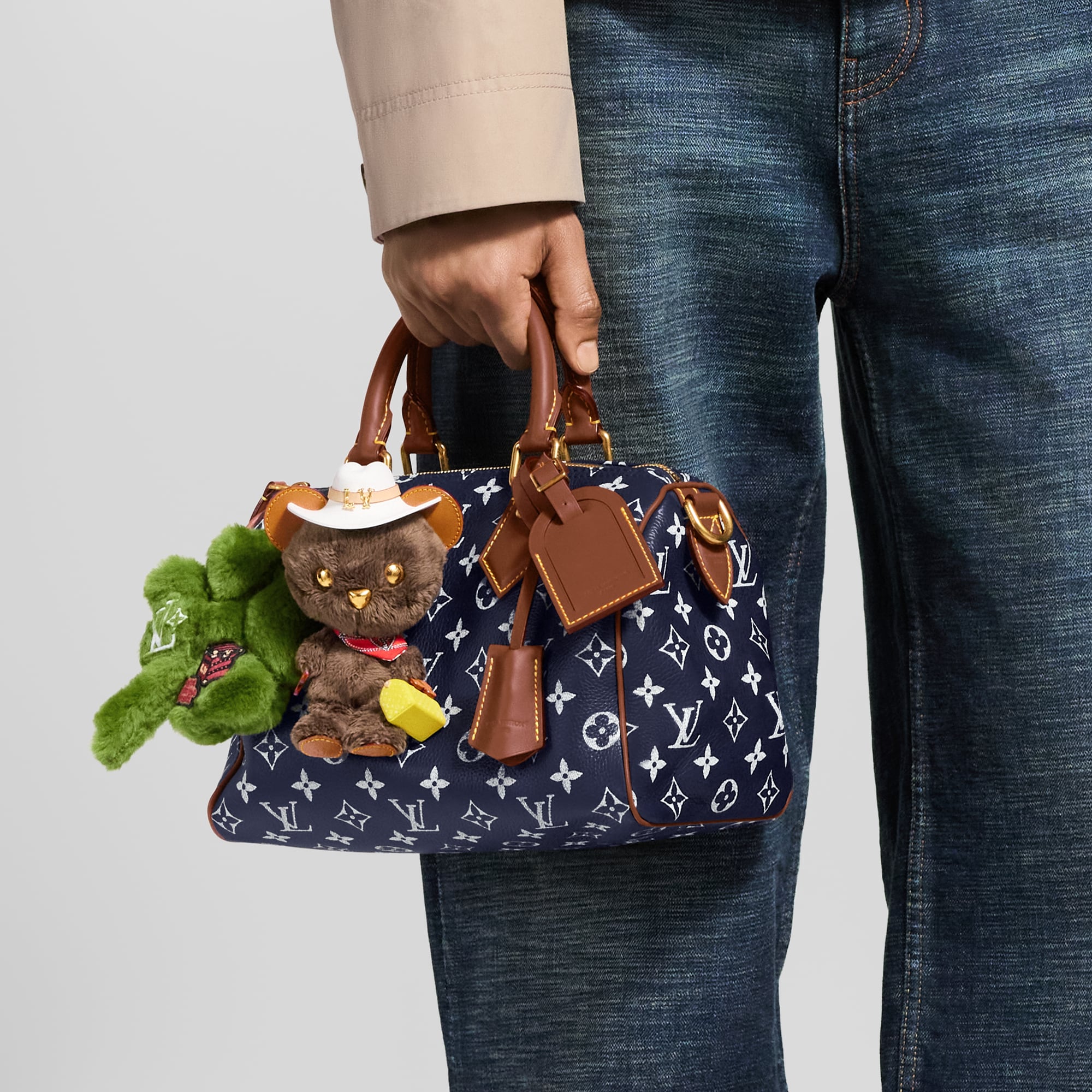 Phụ Kiện Treo Túi LV Louis Bear . in Đồ Nam
