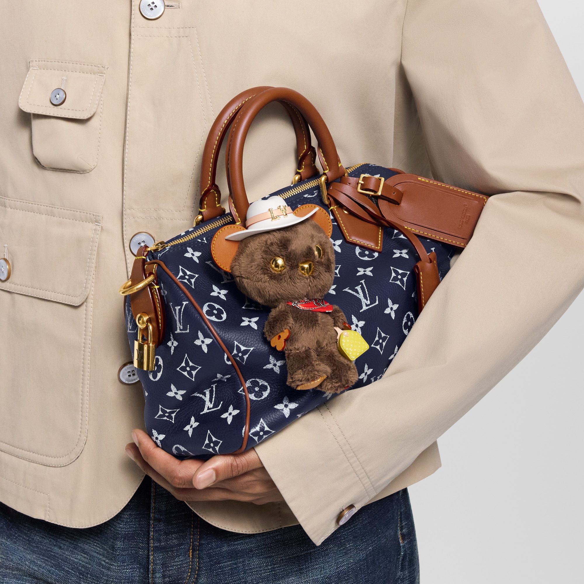 Phụ Kiện Treo Túi LV Louis Bear . in Đồ Nam