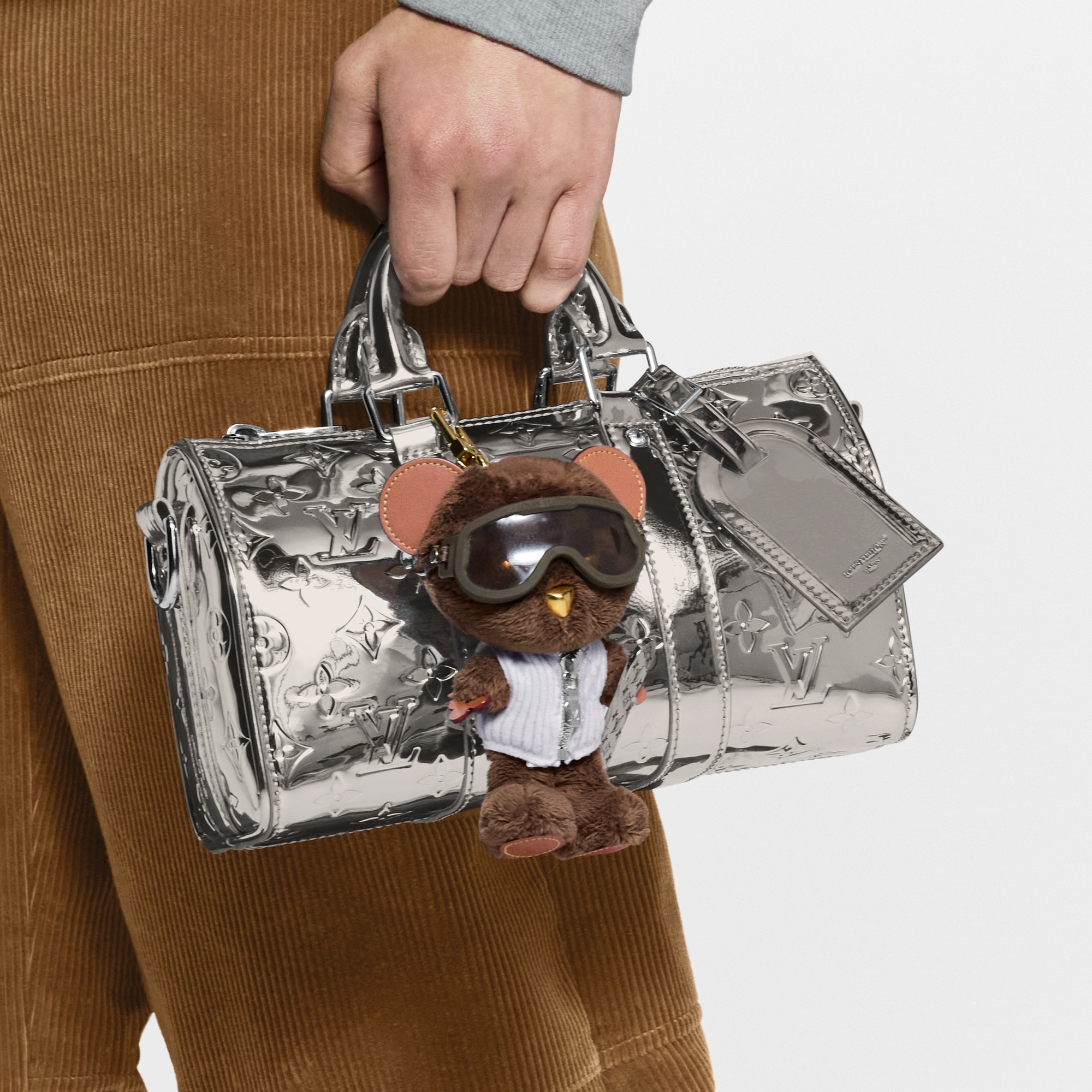LV Louis Snow Bag Charm . in Đồ Nam