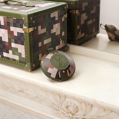 Loa Không Dây LV Nanogram Damoflage in Les Extraordinaires's Đồng hồ Phụ kiện công nghệ collections by Louis Vuitton (Thu phóng sản phẩm)