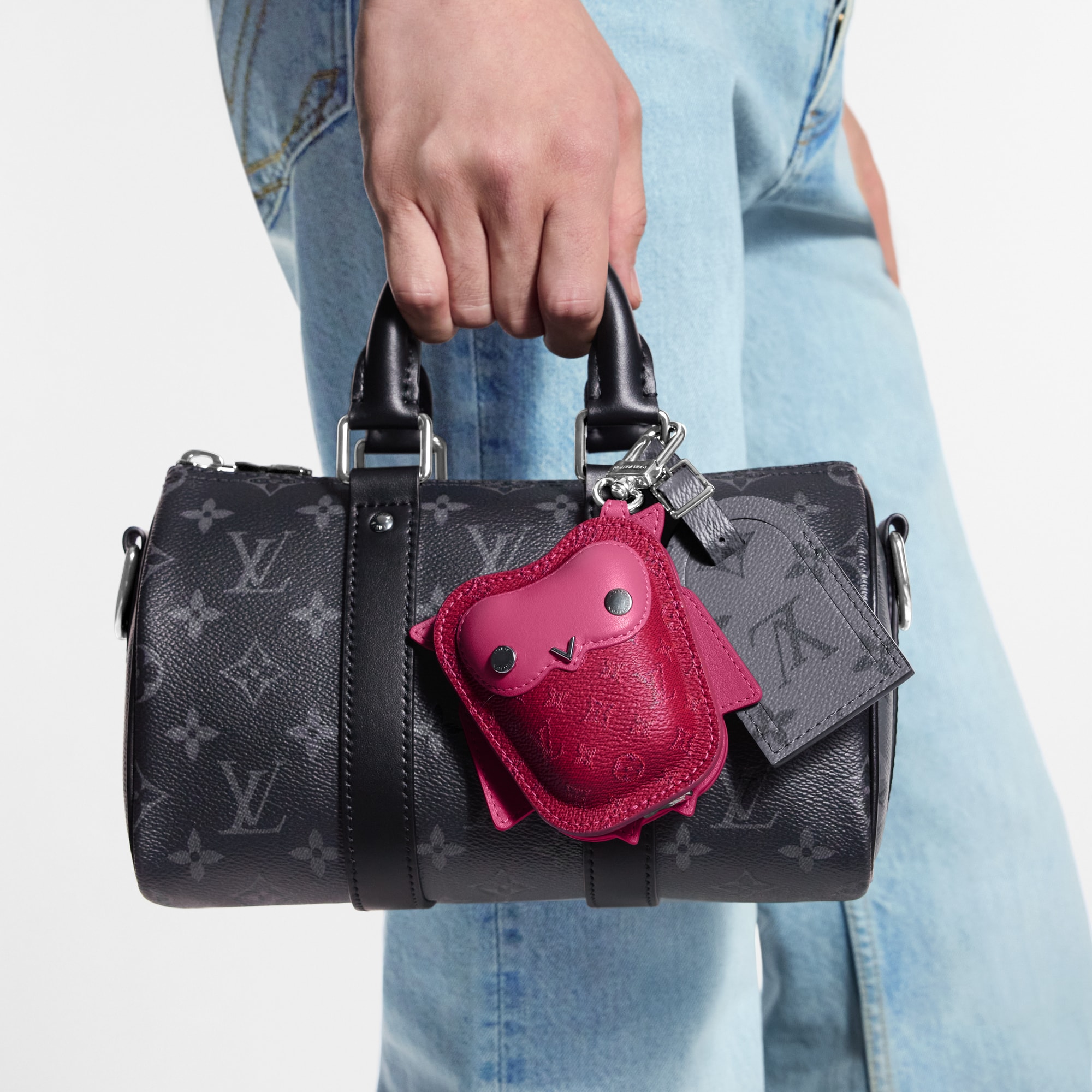 LV Owl Bag Charm . in Đồ Nam