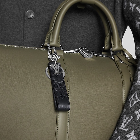 Móc Khóa Và Phụ Kiện Treo Túi LV Shadow Dragonne . in Đồ Nam's Phụ kiện Móc khóa và Phụ kiện treo túi collections by Louis Vuitton (Thu phóng sản phẩm)