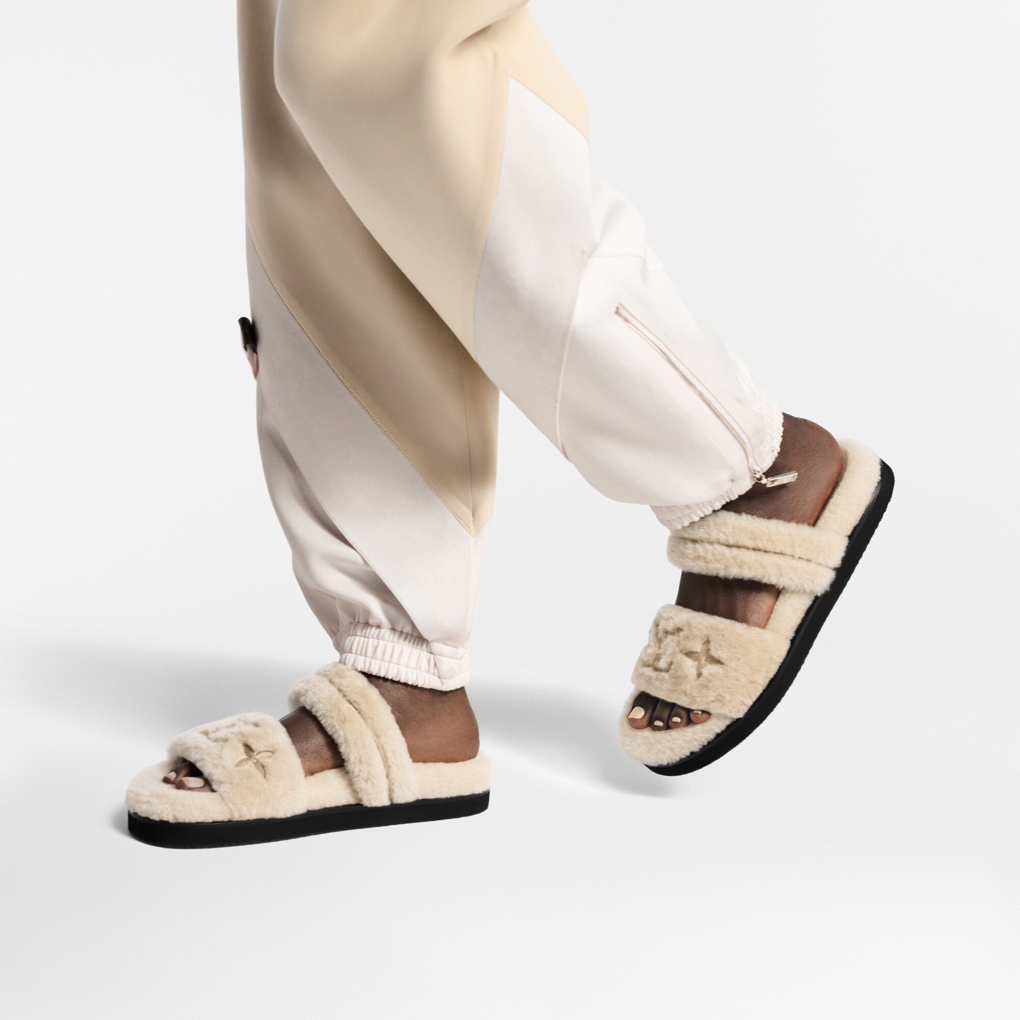 Dép LV Sunset Flat Comfort Mule  in Đồ Nữ