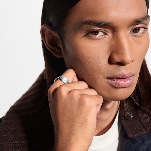 Nhẫn LV Trunk . in Đồ Nam's Trang sức thời trang Tất cả Phụ kiện thời trang collections by Louis Vuitton (Thu phóng sản phẩm)