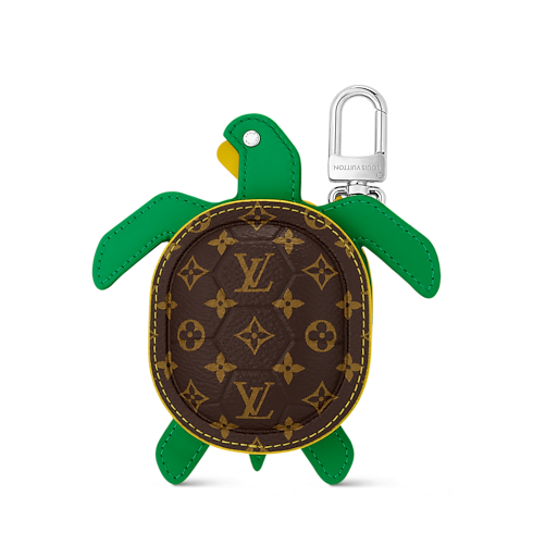 Phụ Kiện Treo Túi LV Turtle . in Đồ Nam's Phụ kiện Móc khóa và Phụ kiện treo túi collections by Louis Vuitton (Thu phóng sản phẩm)