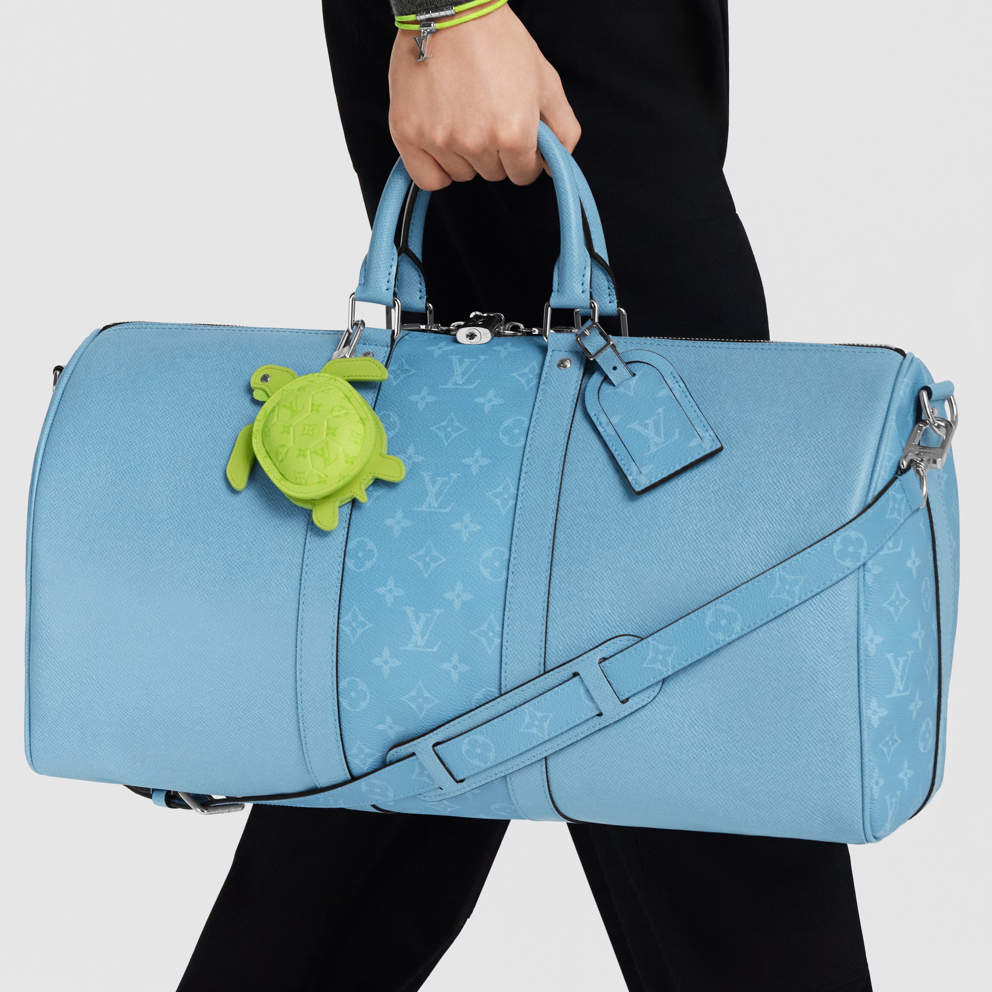 Phụ Kiện Treo Túi LV Turtle Pouch . in Đồ Nam