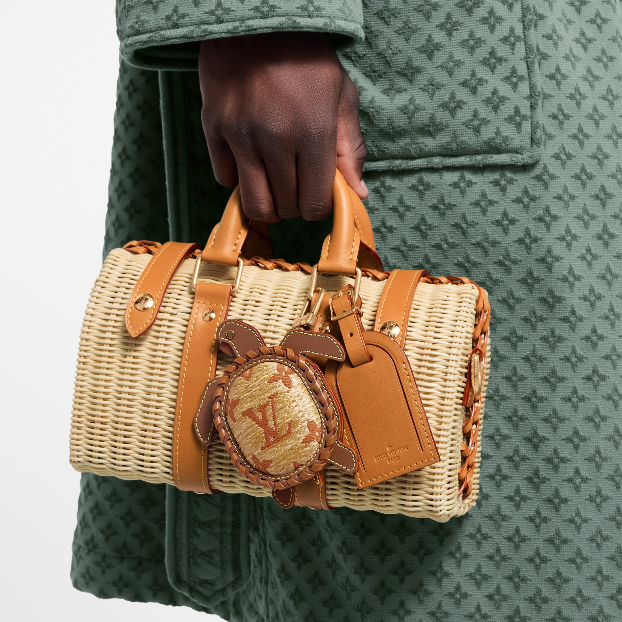 Phụ Kiện Treo Túi LV Turtle Pouch . in Đồ Nam