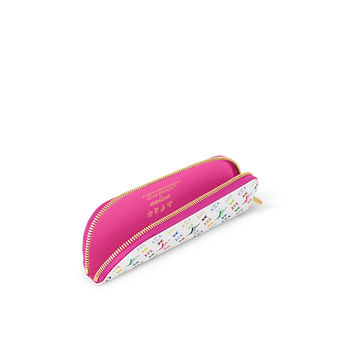 Túi Đựng Bút Charlotte Monogram Multicolor LV x TM in Rương, Phụ kiện du lịch và Trang trí nội thất's Văn phòng phẩm Sách bìa cứng collections by Louis Vuitton (Thu phóng sản phẩm)