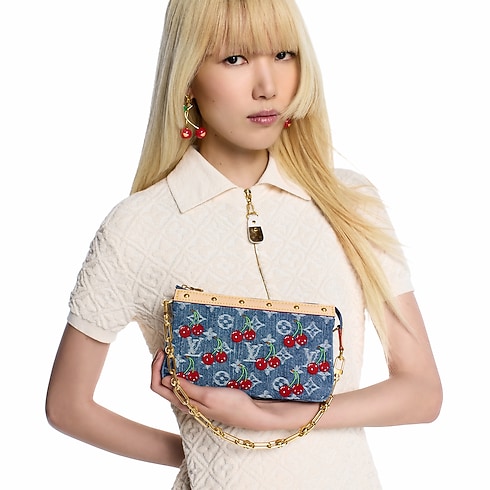 Túi Pochette Accessoires LV x TM Monogram Denim in Đồ Nữ's Túi ví đa năng và Phụ kiện bằng da Mới nhất collections by Louis Vuitton (Thu phóng sản phẩm)