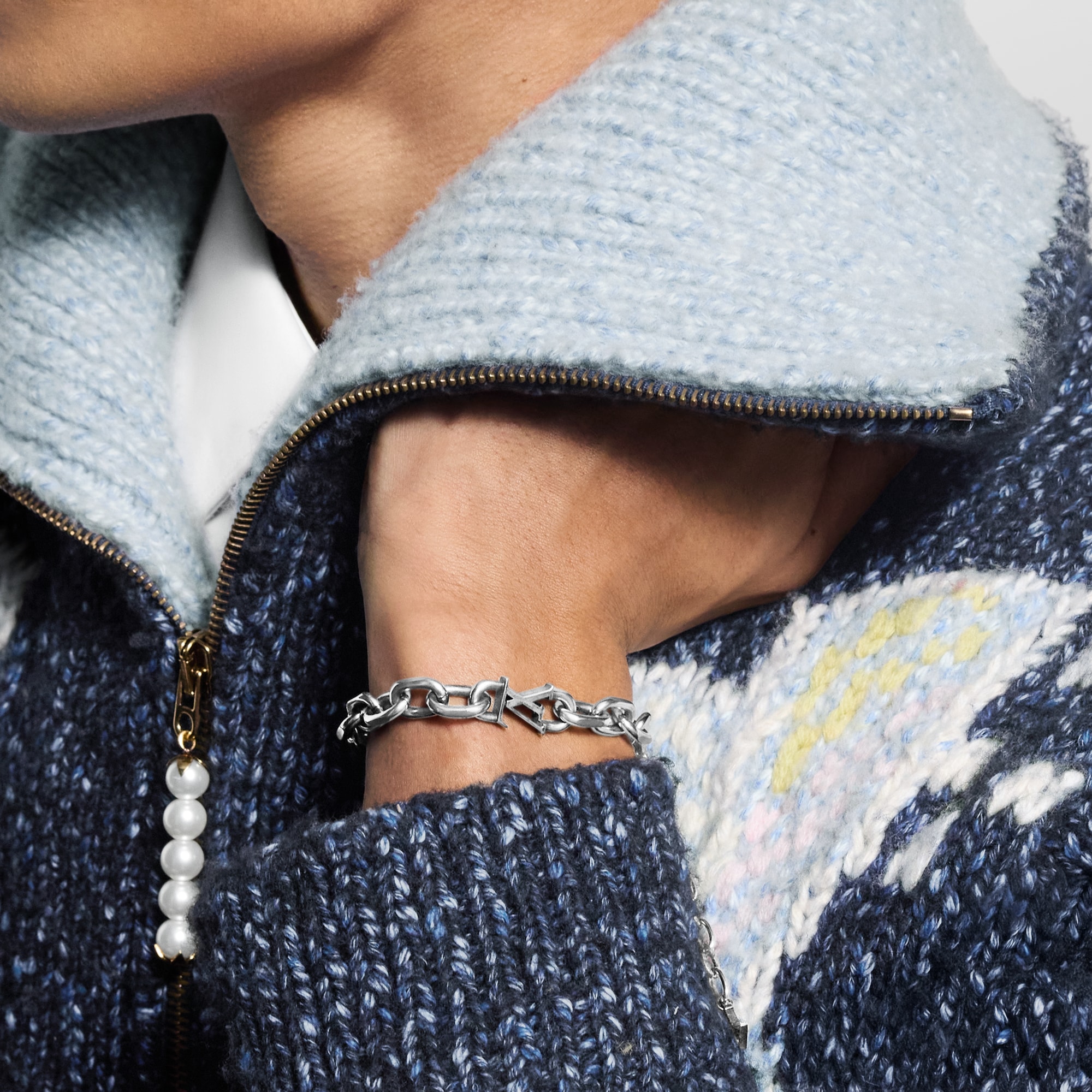 Vòng Tay LV Yours . in Đồ Nam