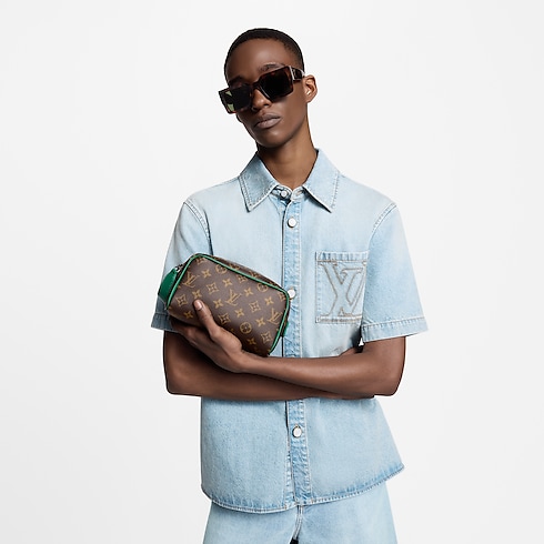 Túi Mini Dopp Kit Monogram Macassar in Đồ Nam's Du lịch Phụ kiện du lịch collections by Louis Vuitton (Thu phóng sản phẩm)