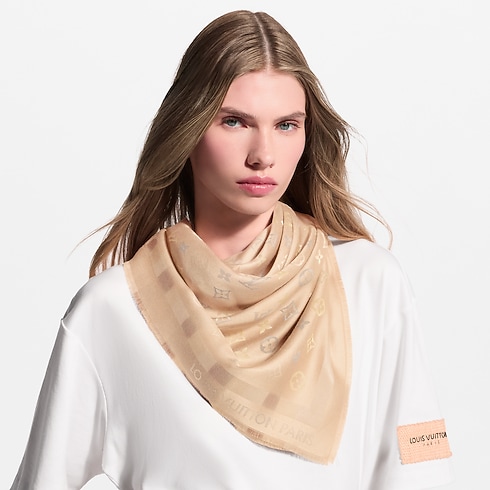Khăn Choàng So Shine Monogram . in Đồ Nữ's Phụ kiện Khăn choàng collections by Louis Vuitton (Thu phóng sản phẩm)