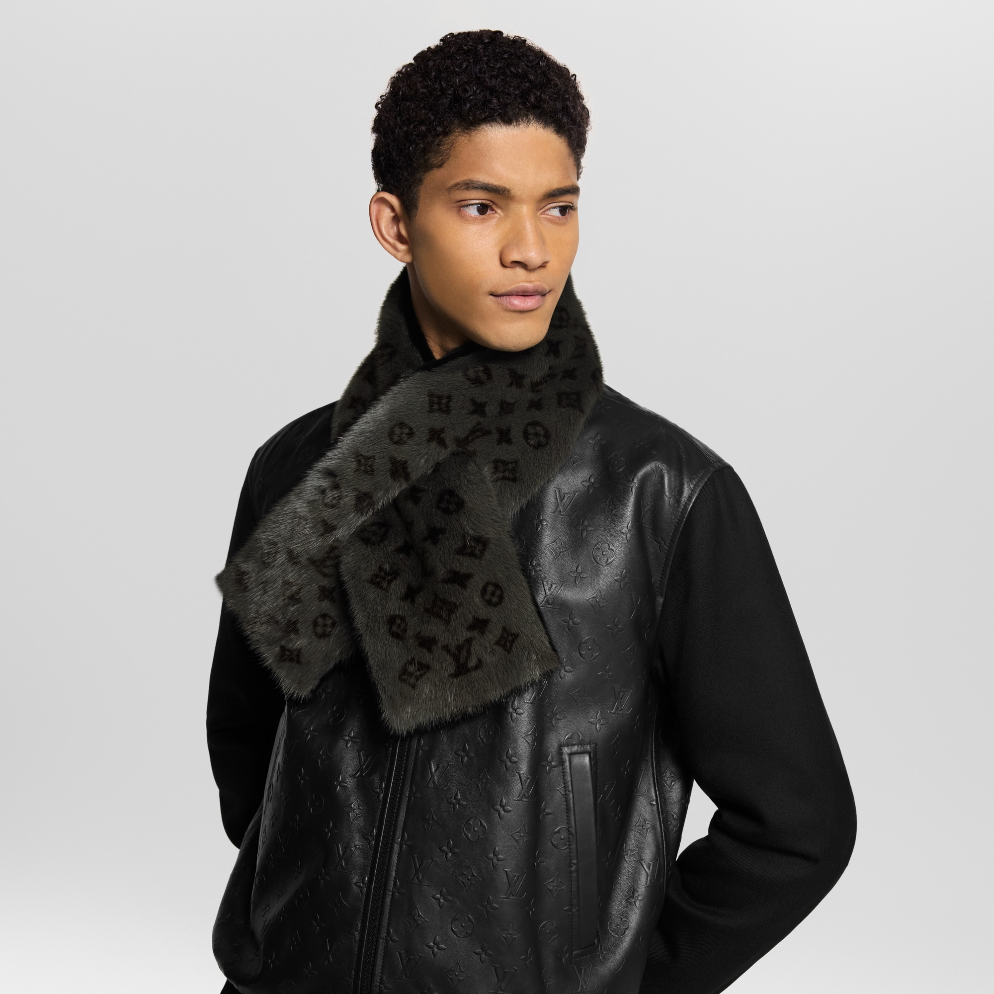 Khăn Quàng Monogram Reverso Fur . in Đồ Nam