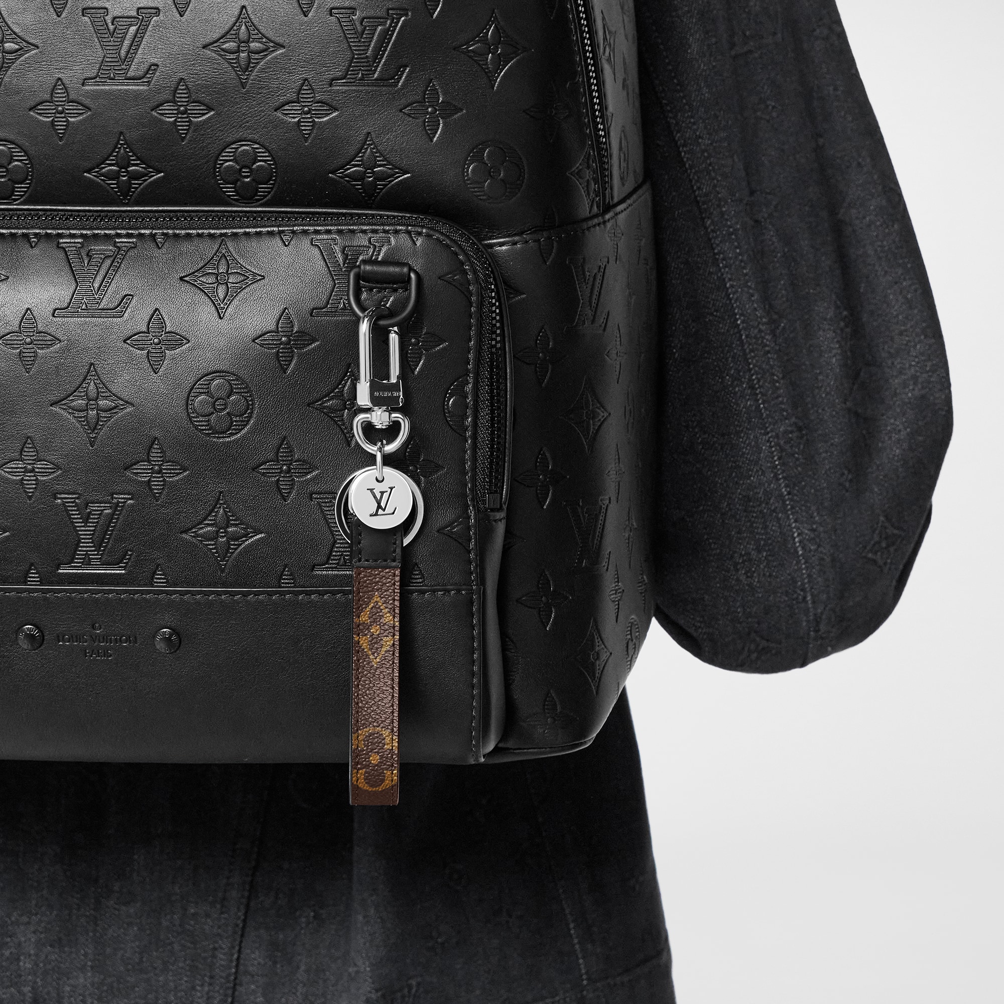 Móc Khóa Và Phụ Kiện Treo Túi Monogram Slim Dragonne . in Đồ Nam