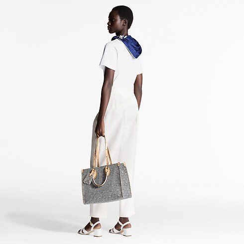 Áo Thun in Đồ Nữ's Trang phục Áo collections by Louis Vuitton (Thu phóng sản phẩm)