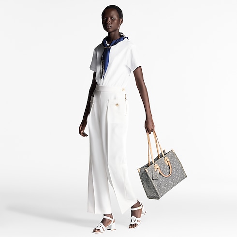 Áo Thun in Đồ Nữ's Trang phục Áo collections by Louis Vuitton (Thu phóng sản phẩm)