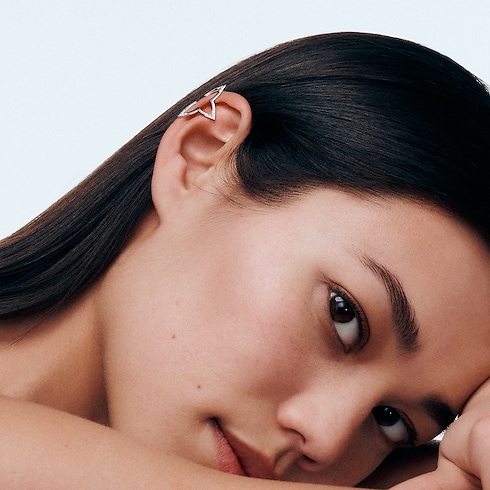 Khuyên Tai Ombre Blossom in Trang sức's Danh mục sản phẩm Khuyên tai collections by Louis Vuitton (Thu phóng sản phẩm)