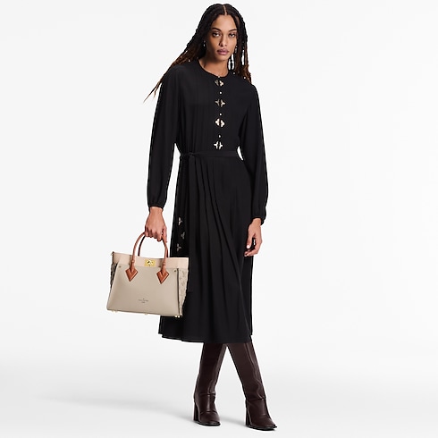 Túi On My Side MM Túi da chất lượng cao in Đồ Nữ's Túi Tất cả Túi collections by Louis Vuitton (Thu phóng sản phẩm)