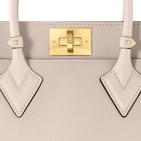 Túi On My Side PM Túi da chất lượng cao in Đồ Nữ's Túi Tất cả Túi collections by Louis Vuitton (Thu phóng sản phẩm)