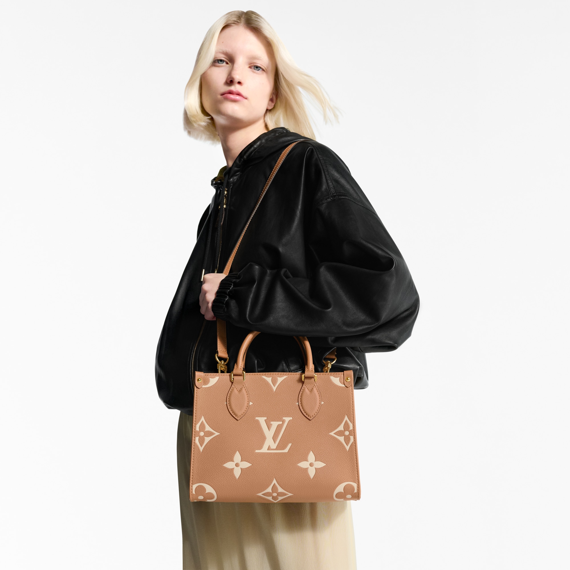 Túi OnTheGo PM Da Bicolor Monogram Empreinte in Đồ Nữ