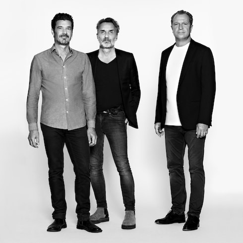 Hoa Origami Flowers - Atelier Oï in Rương, Phụ kiện du lịch và Trang trí nội thất's Trang trí nội thất và Nghệ thuật không gian phòng ăn Đồ trang trí collections by Louis Vuitton