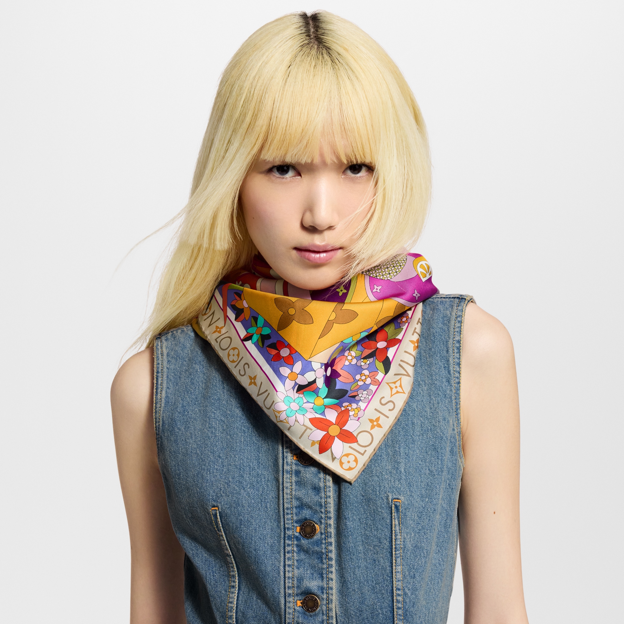 Khăn Lụa Vuông Picnic 90 . in Đồ Nữ