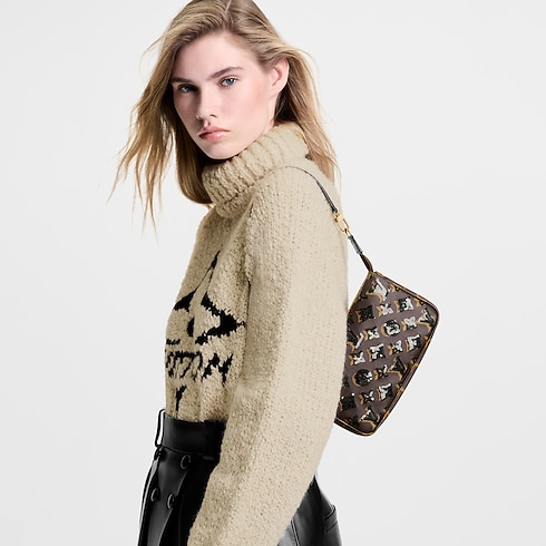 Túi Pochette Accessoires Các loại Monogram Canvas khác in Đồ Nữ's Túi ví đa năng và Phụ kiện bằng da Túi nhỏ collections by Louis Vuitton (Thu phóng sản phẩm)