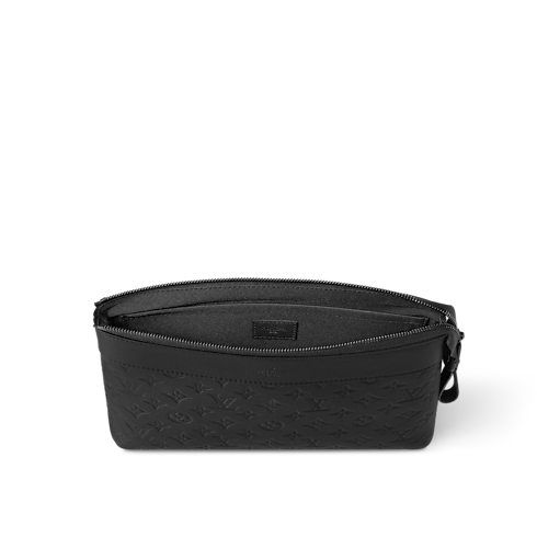 Túi Pochette Voyage Souple Monogram Shadow Leather in Quà tặng và dịch vụ cá nhân hóa's Family Month Gift Guide } collections by Louis Vuitton (Thu phóng sản phẩm)