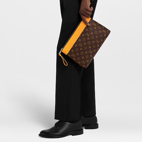 Túi Pochette Voyage Souple Monogram Macassar Canvas in Quà tặng và dịch vụ cá nhân hóa's Quà tặng Lễ tình nhân dành cho Nam } collections by Louis Vuitton (Thu phóng sản phẩm)