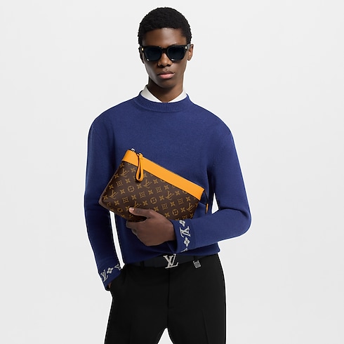 Túi Pochette Voyage Souple Monogram Macassar Canvas in Quà tặng và dịch vụ cá nhân hóa's Quà tặng Lễ tình nhân dành cho Nam } collections by Louis Vuitton (Thu phóng sản phẩm)