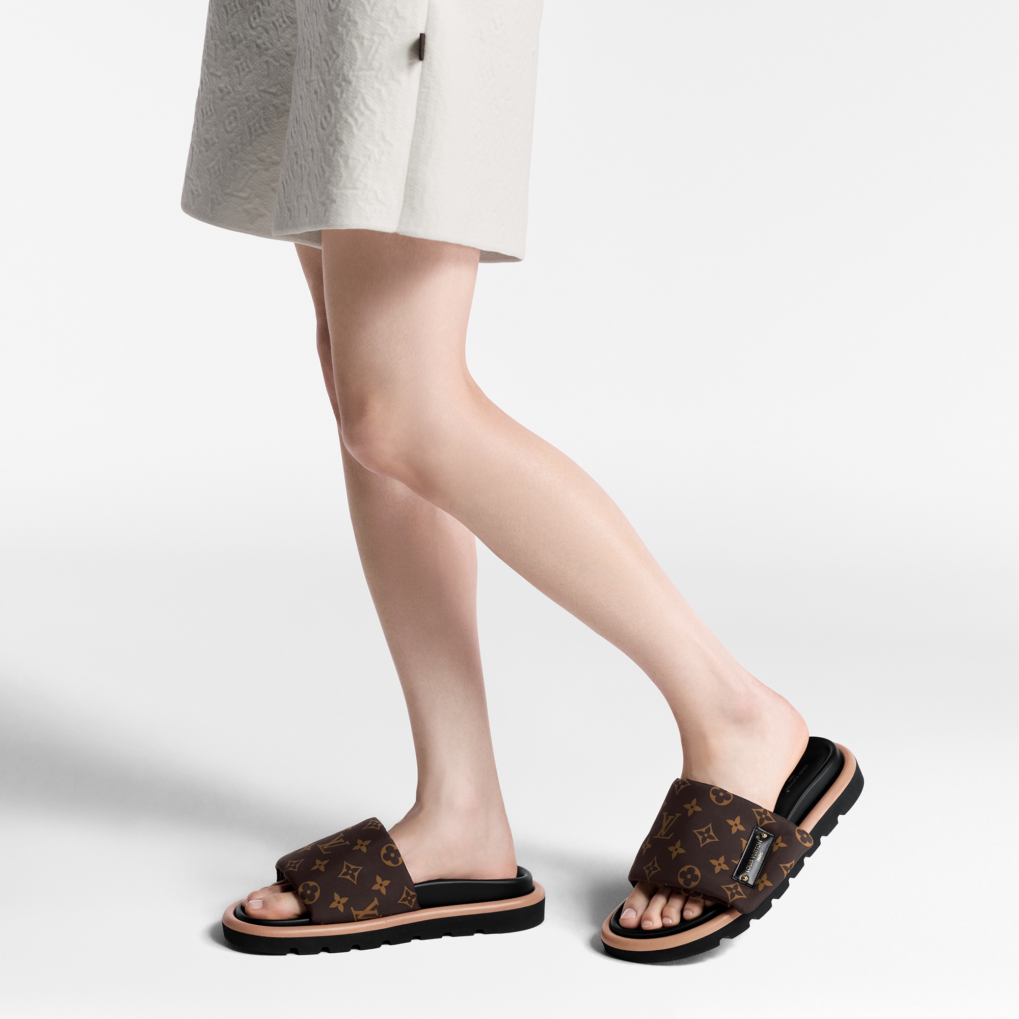 Dép Pool Pillow Flat Comfort Mule  in Đồ Nữ
