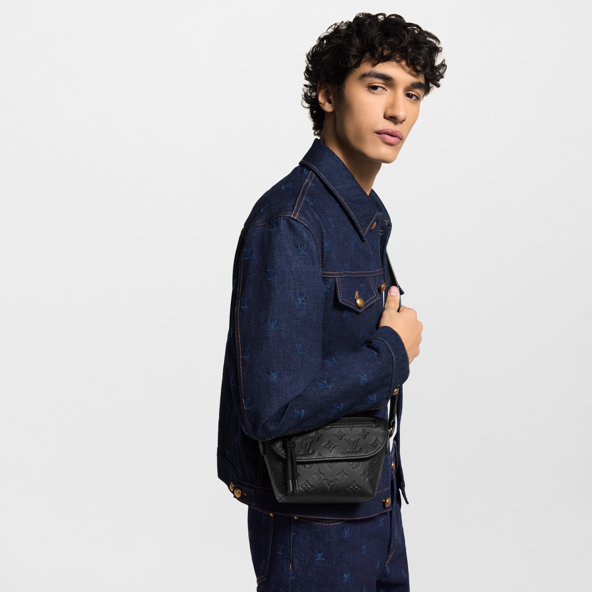 Túi Pulse Monogram Shadow Leather in Đồ Nam