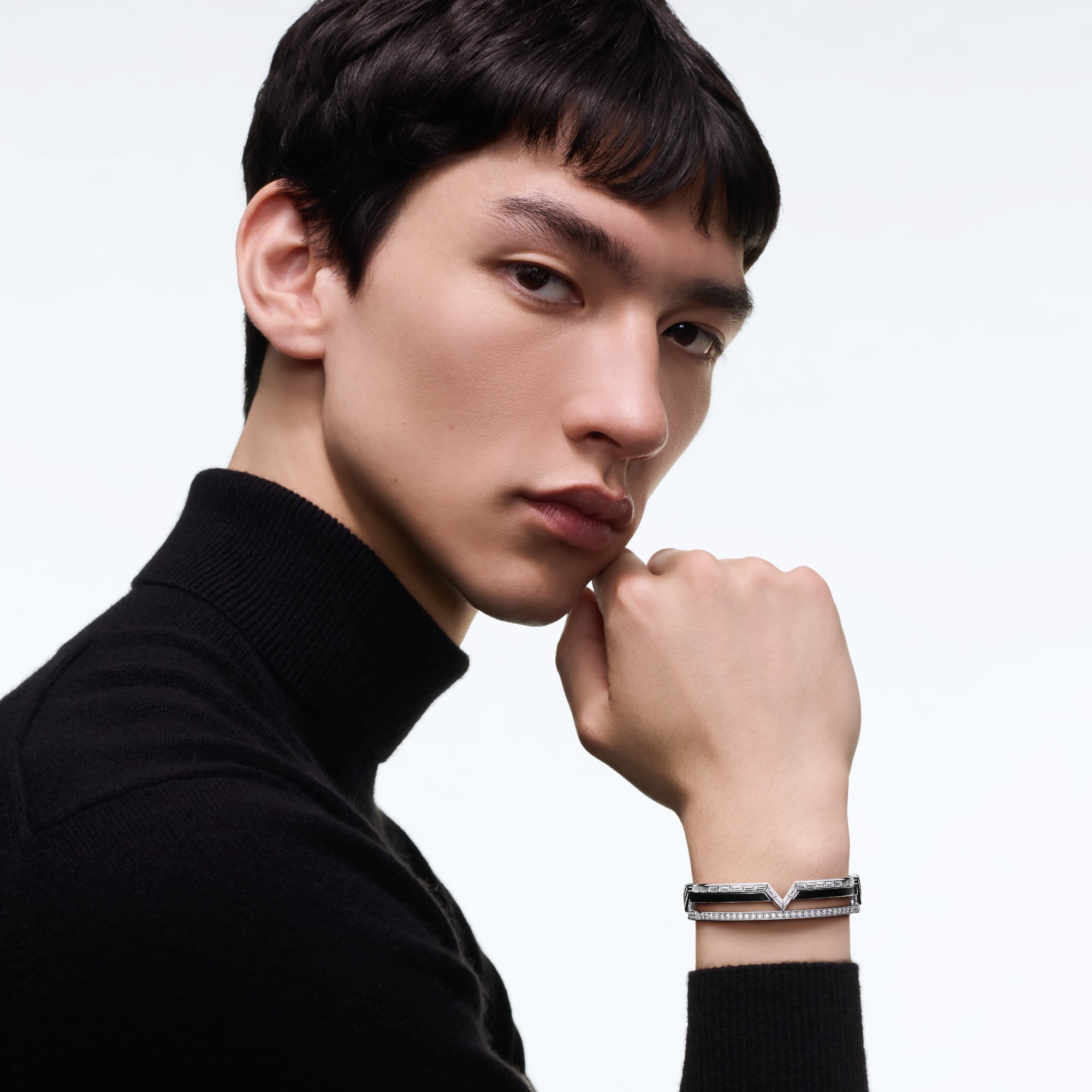 Vòng Tay Pure V  in Les Extraordinaires