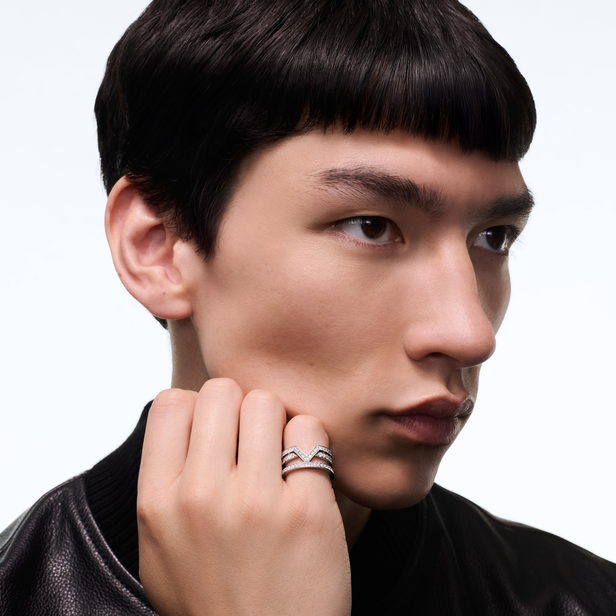 Nhẫn Pure V  in Les Extraordinaires