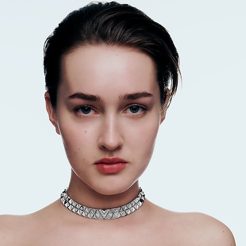 Vòng Cổ Pure V Two-Row in Trang sức's Danh mục sản phẩm Vòng cổ và Mặt dây chuyền collections by Louis Vuitton (Thu phóng sản phẩm)