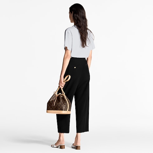 Áo Dáng Crop Top in Đồ Nữ's Trang phục Áo collections by Louis Vuitton (Thu phóng sản phẩm)