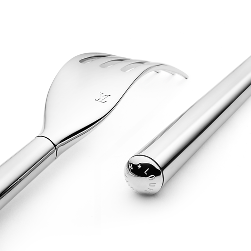 Bộ Dụng Cụ Bàn Ăn Rivet in Rương, Phụ kiện du lịch và Trang trí nội thất's Trang trí nội thất và Nghệ thuật không gian phòng ăn Nghệ thuật không gian phòng ăn collections by Louis Vuitton (Thu phóng sản phẩm)