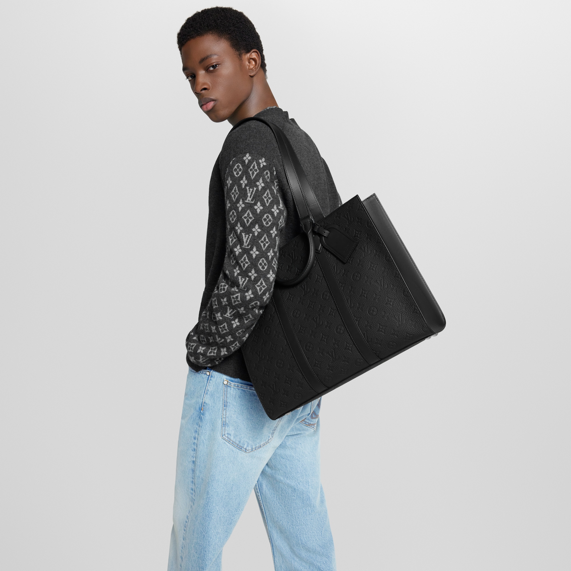 Túi Sac Plat 24H Taurillon Monogram in Đồ Nam