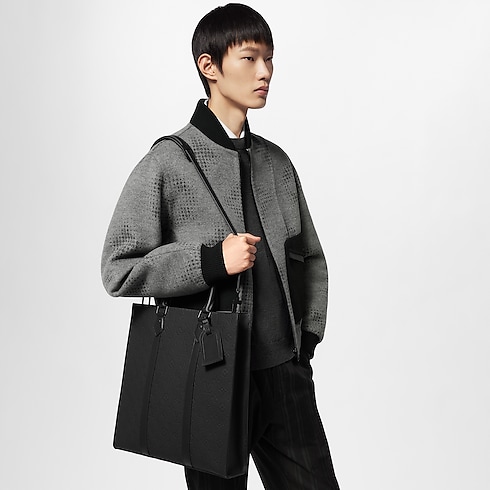 Túi Sac Plat NV Monogram Taurillon Leather LG - G90 in Đồ Nam's Túi All Collections collections by Louis Vuitton (Thu phóng sản phẩm)