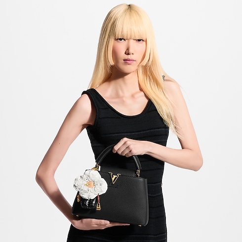 Bộ Phụ Kiện Treo Túi Vivienne Fashionista Les Exceptionnelles . in Đồ Nữ's Phụ kiện Móc khóa và Phụ kiện treo túi collections by Louis Vuitton (Thu phóng sản phẩm)