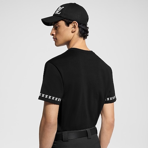 Áo Thun in Đồ Nam's Trang phục Áo dệt kim và Áo nỉ collections by Louis Vuitton (Thu phóng sản phẩm)