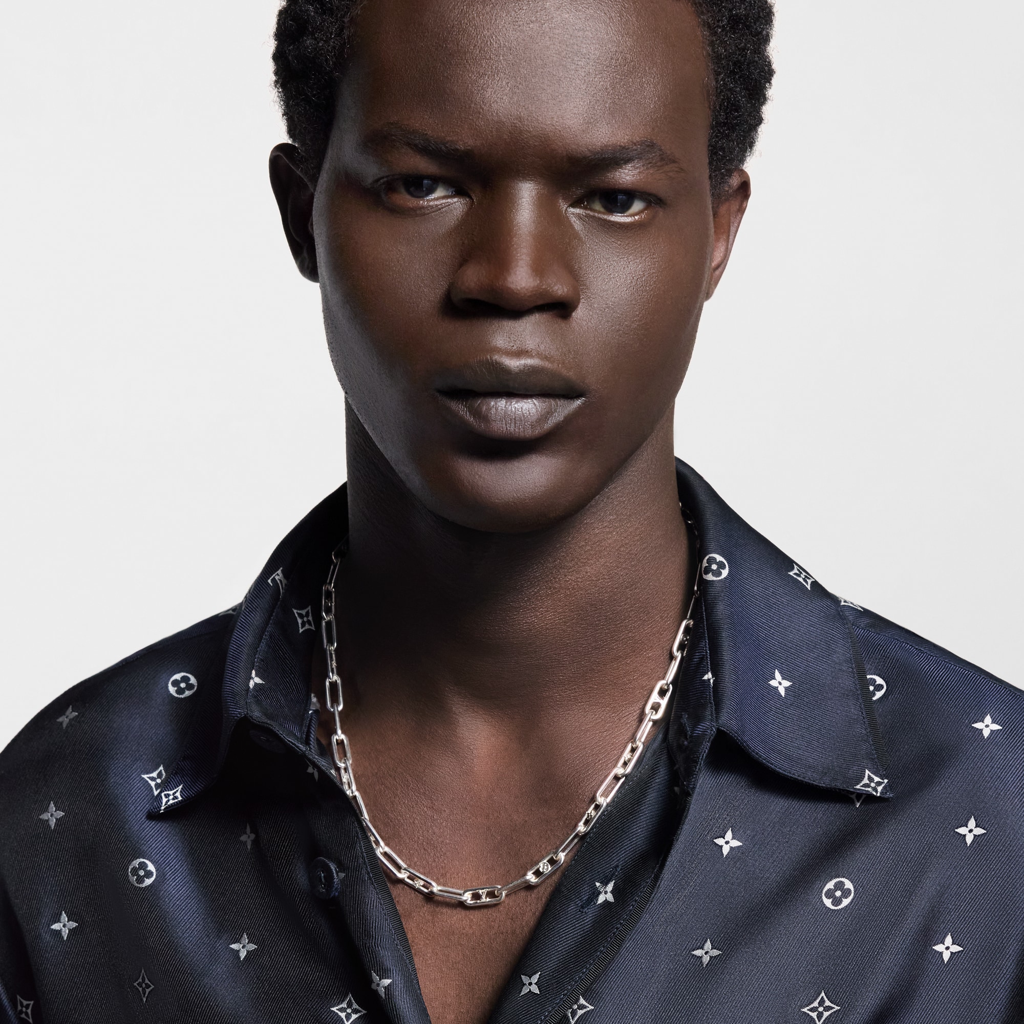 Vòng Cổ Sleek Monogram . in Đồ Nam