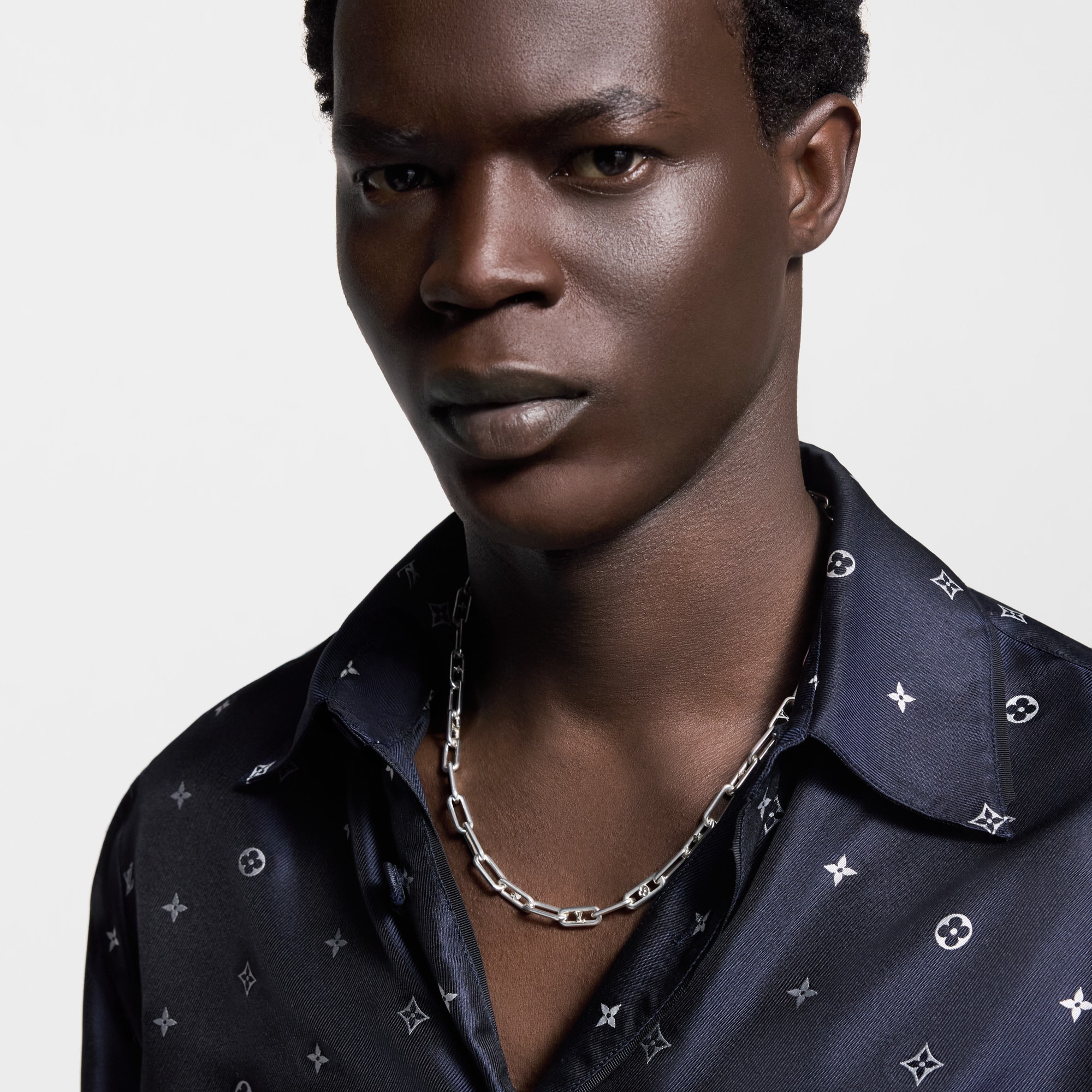 Vòng Cổ Sleek Monogram . in Đồ Nam