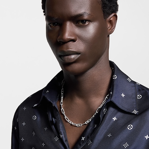 Vòng Cổ Sleek Monogram . in Đồ Nam's Trang sức thời trang Vòng cổ và Mặt dây chuyền collections by Louis Vuitton (Thu phóng sản phẩm)