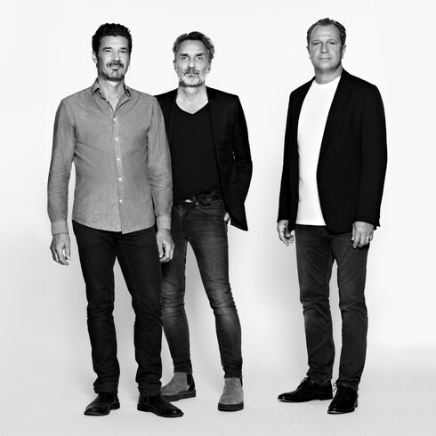 Đèn Spiral Lamp - Phiên Bản PM - Atelier Oï in Rương, Phụ kiện du lịch và Trang trí nội thất's Trang trí nội thất và Nghệ thuật không gian phòng ăn Objets Nomades - Bộ sưu tập nội thất collections by Louis Vuitton