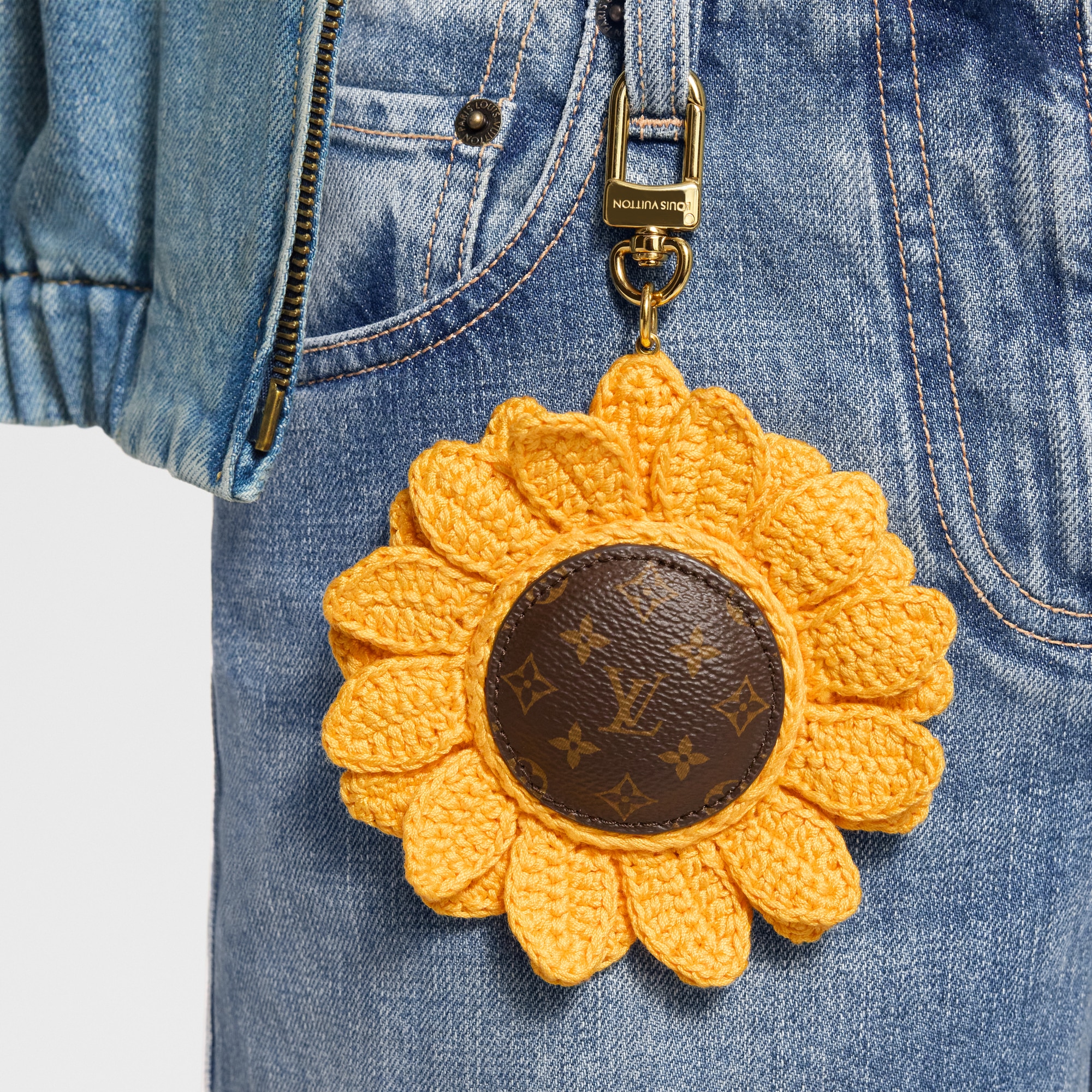 Phụ Kiện Treo Túi Sunflower Crochet . in Đồ Nữ