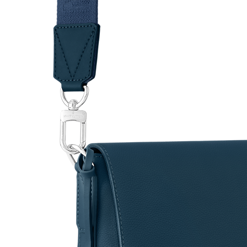 Túi Takeoff Messenger LV Aerogram in Sản phẩm mới's Holiday Men's Selection collections by Louis Vuitton (Thu phóng sản phẩm)